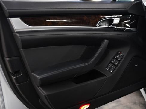 Used 2016 Porsche Panamera image 42