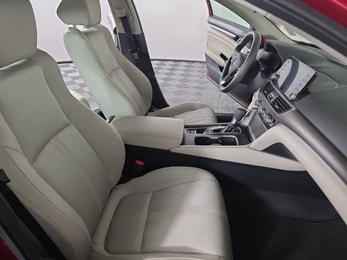 Used 2018 Honda Accord EX image 37