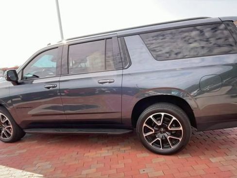 Used 2021 Chevrolet Suburban RST w/ Luxury Package RWD image 7