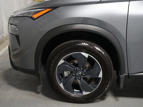 Used 2025 Nissan Rogue SV w/ SV Premium Package FWD image 5
