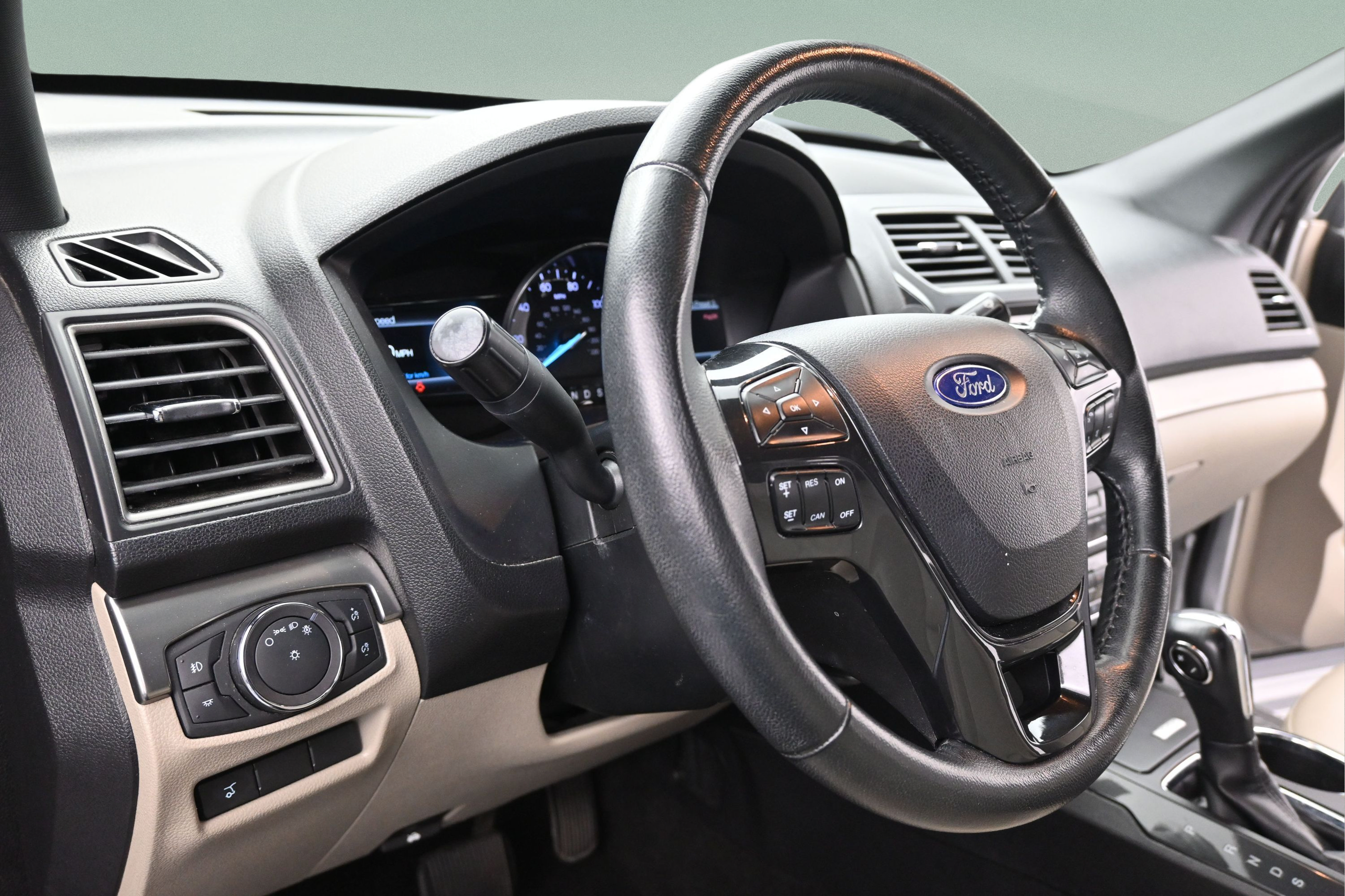 Used 2019 Ford Explorer XLT w/ Equipment Group 202A FWD image 12