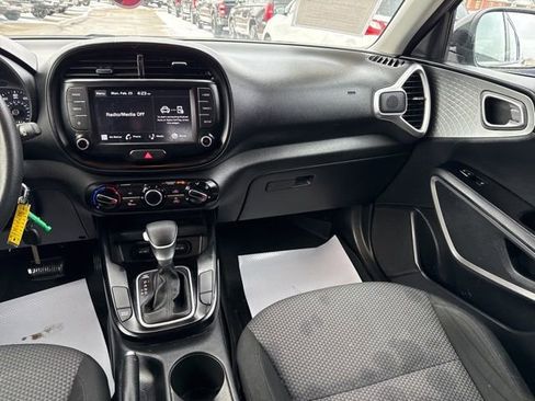 Used 2022 Kia Soul LX image 11