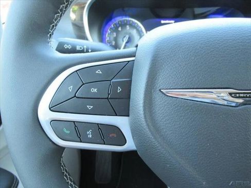 Certified 2024 Chrysler Pacifica Limited AWD/4WD image 29