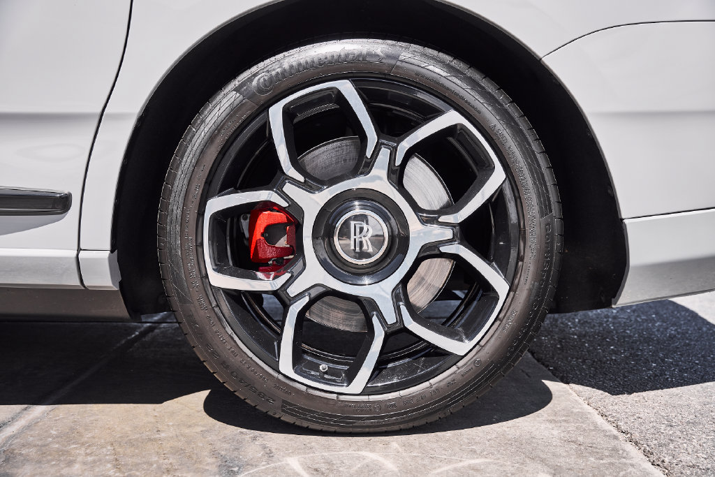Used 2024 Rolls-Royce Cullinan Black Badge w/ Dark Exterior Package AWD/4WD image 19