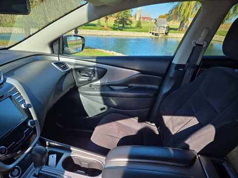 Used 2019 Nissan Murano S image 12