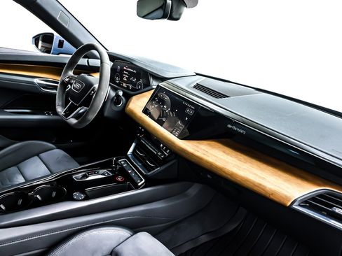 Used 2022 Audi e-tron GT Premium Plus image 17