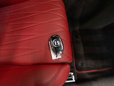 Used 2022 Bentley Flying Spur Plug-In Hybrid image 38