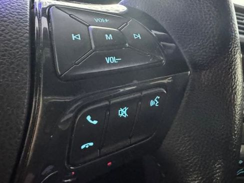 Used 2018 Ford Explorer XLT image 27