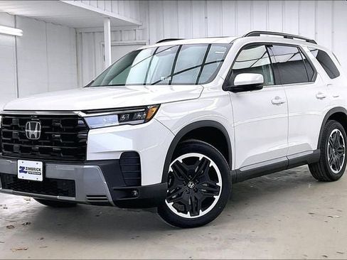 New 2026 Honda Pilot Touring image 2