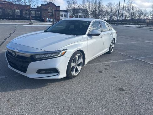 Used 2019 Honda Accord Touring image 1