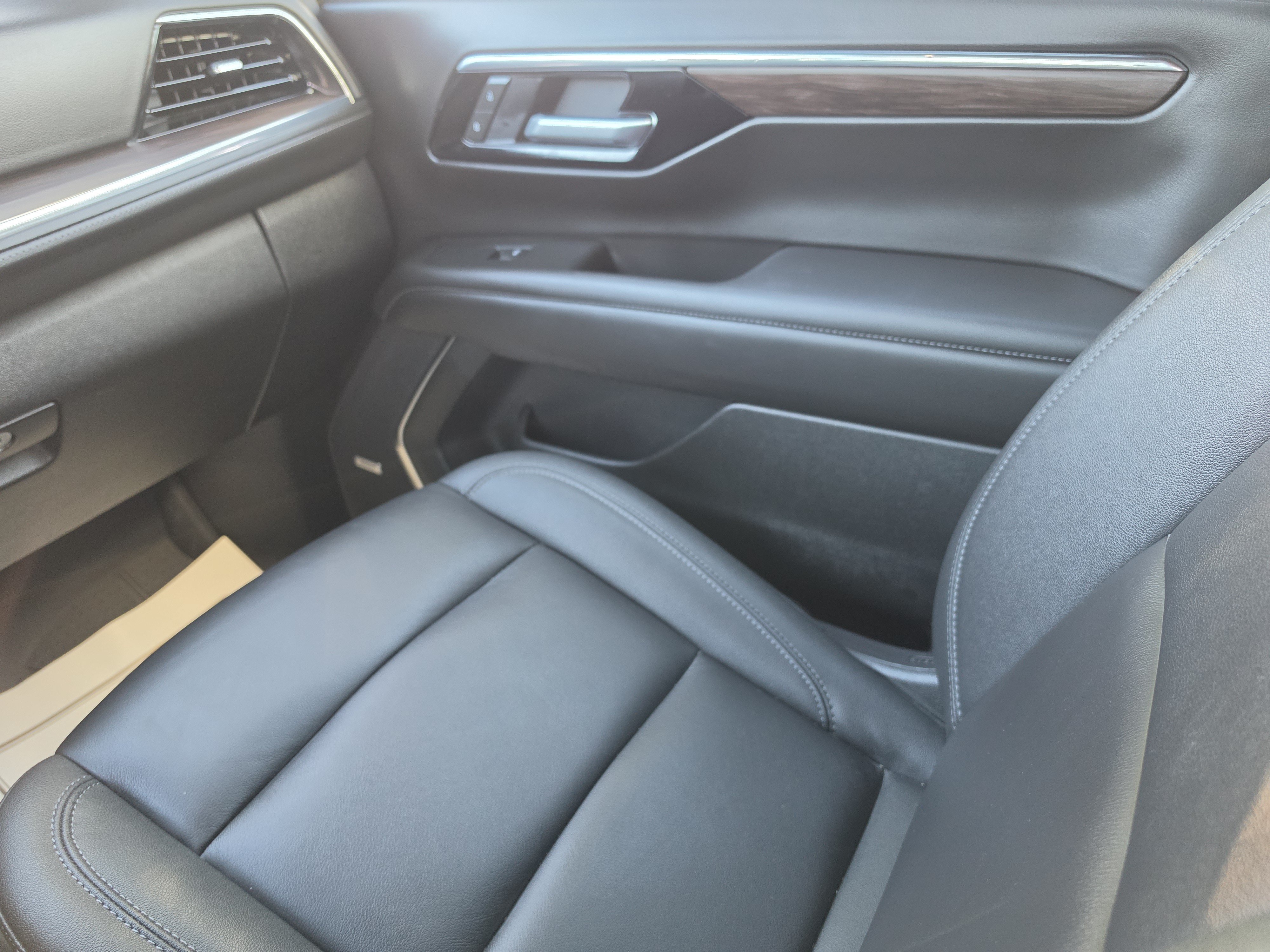 Used 2026 Chevrolet Tahoe LT w/ Comfort Package AWD/4WD image 22