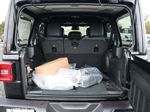 New 2026 Jeep Wrangler Unlimited Sahara AWD/4WD image 33