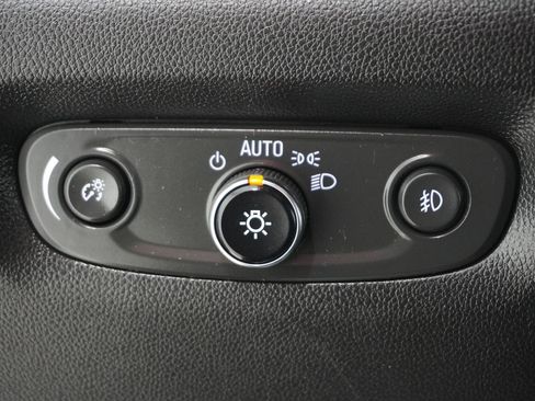 Used 2018 Chevrolet Traverse LT image 18