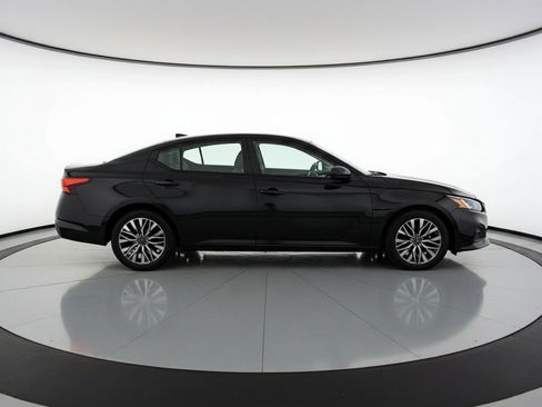 Used 2025 Nissan Altima 2.5 SV image 11