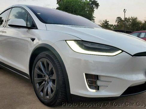 Used 2017 Tesla Model X image 10