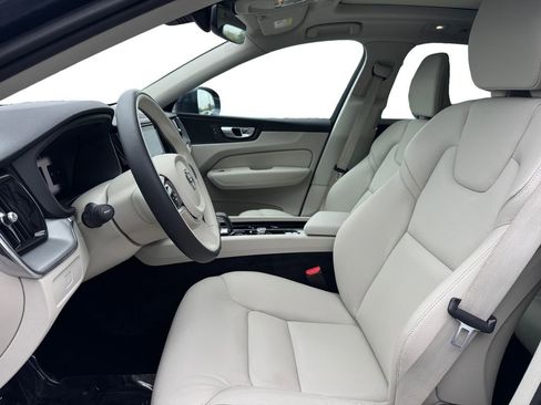 Certified 2023 Volvo XC60 B5 Core w/ Climate Package AWD/4WD image 11