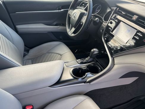 Used 2019 Toyota Camry SE FWD image 19