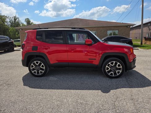 Used 2018 Jeep Renegade Latitude w/ Cold Weather Group AWD/4WD image 4