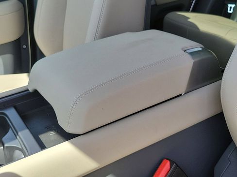 Used 2024 Land Rover Defender 130 S image 27