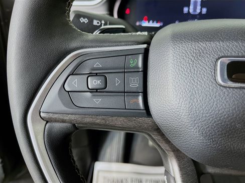 Used 2025 Jeep Grand Cherokee Limited w/ Black Appearance Package image 13