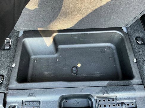 Used 2018 Jeep Wrangler Unlimited Sahara image 28