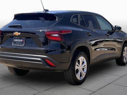 Used 2025 Chevrolet Trax LS FWD image 13
