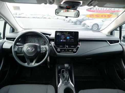 Used 2025 Toyota Corolla LE image 14