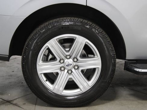 Used 2020 Ford Expedition XLT w/ Equipment Group 202A RWD image 14