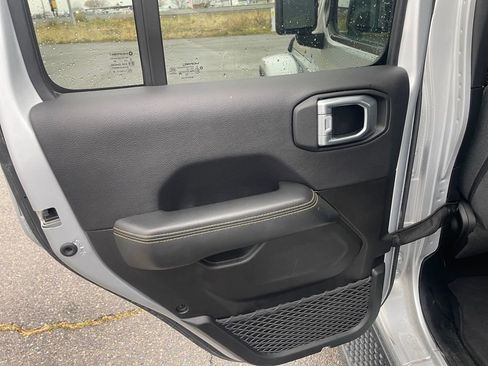 Used 2024 Jeep Wrangler Unlimited Sahara AWD/4WD image 19