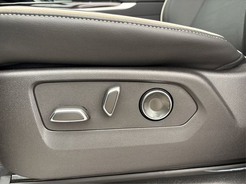 New 2025 Cadillac Escalade Premium Luxury image 30