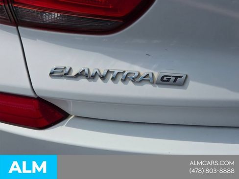 Used 2018 Hyundai Elantra GT FWD image 12
