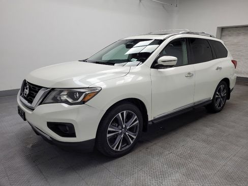 Used 2019 Nissan Pathfinder Platinum image 2