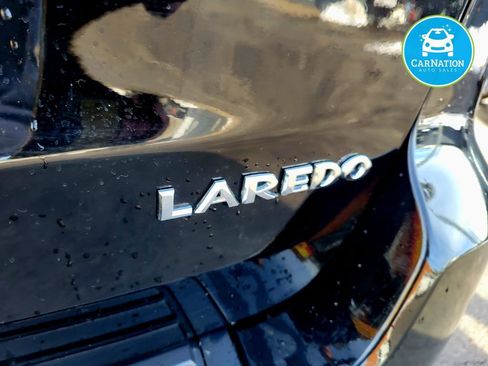 Used 2017 Jeep Grand Cherokee Laredo image 38