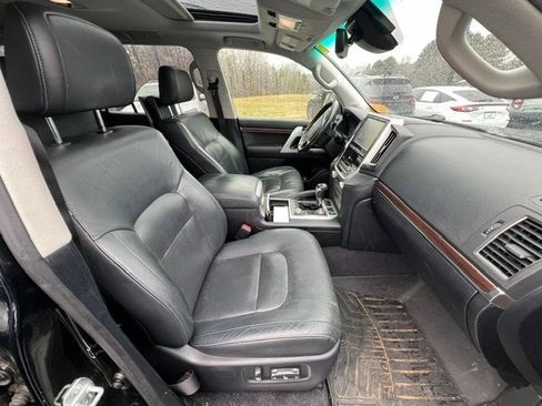 Used 2016 Toyota Land Cruiser Base image 11
