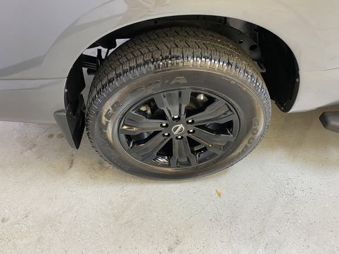 Used 2024 Nissan Titan SV w/ SV Convenience Package image 13