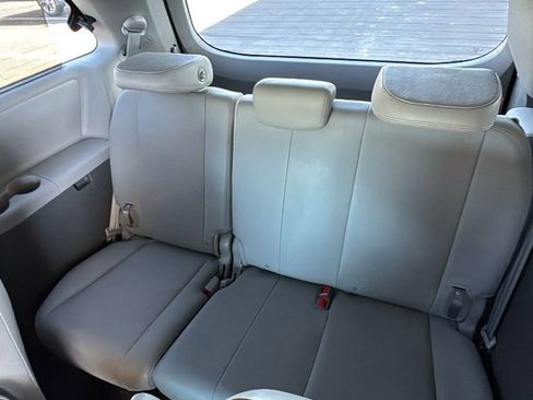 Used 2020 Toyota Sienna XLE w/ XLE Navigation Package image 24