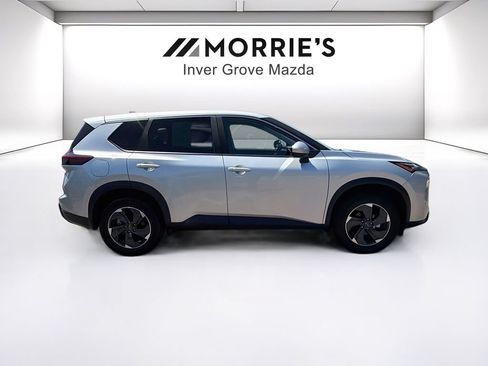Used 2025 Nissan Rogue SV AWD/4WD image 4