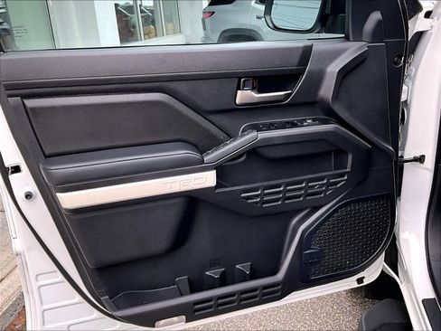 Used 2024 Toyota Tacoma TRD Sport w/ TRD Sport Upgrade Package image 9