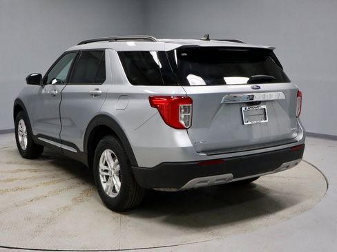 Certified 2022 Ford Explorer XLT w/ Equipment Group 202A image 9