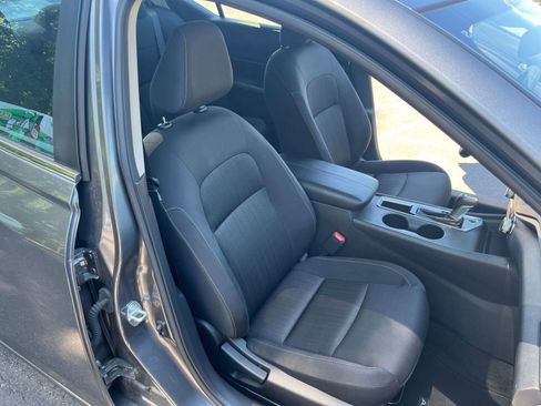 Used 2025 Nissan Altima 2.5 SV FWD image 36