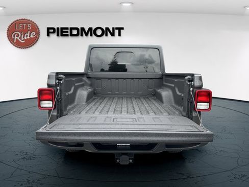 Certified 2024 Jeep Gladiator Sport image 15