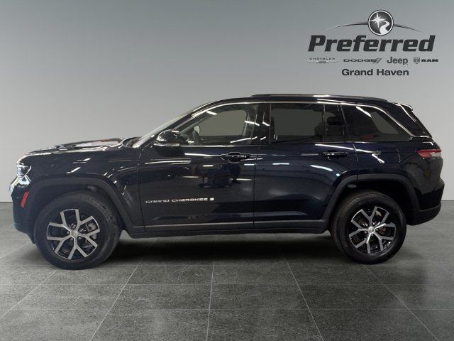 Used 2023 Jeep Grand Cherokee Limited w/ Luxury Tech Group II AWD/4WD image 10