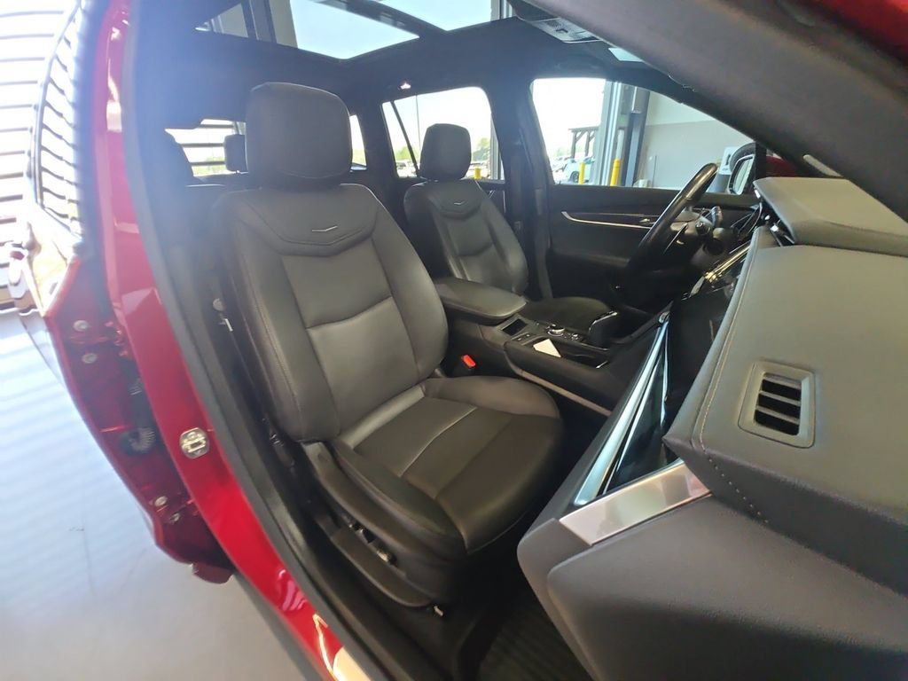 Used 2024 Cadillac XT6 Sport w/ Technology Package AWD/4WD image 30