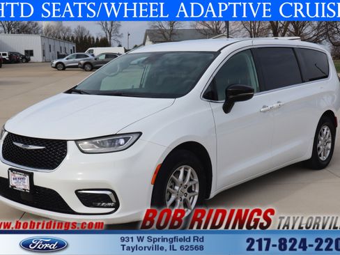 Used 2024 Chrysler Pacifica Touring-L image 1