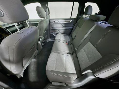 Used 2025 GMC Acadia Elevation image 28