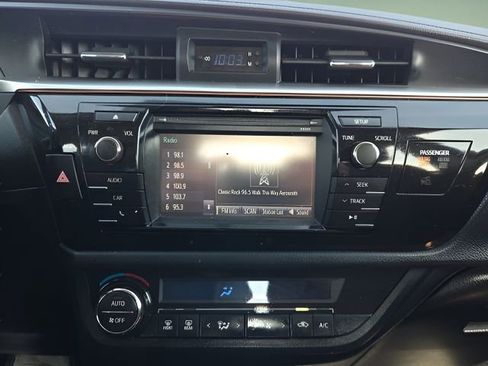 Used 2015 Toyota Corolla LE image 27