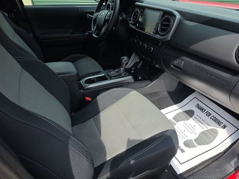 Certified 2021 Toyota Tacoma TRD Off-Road image 19