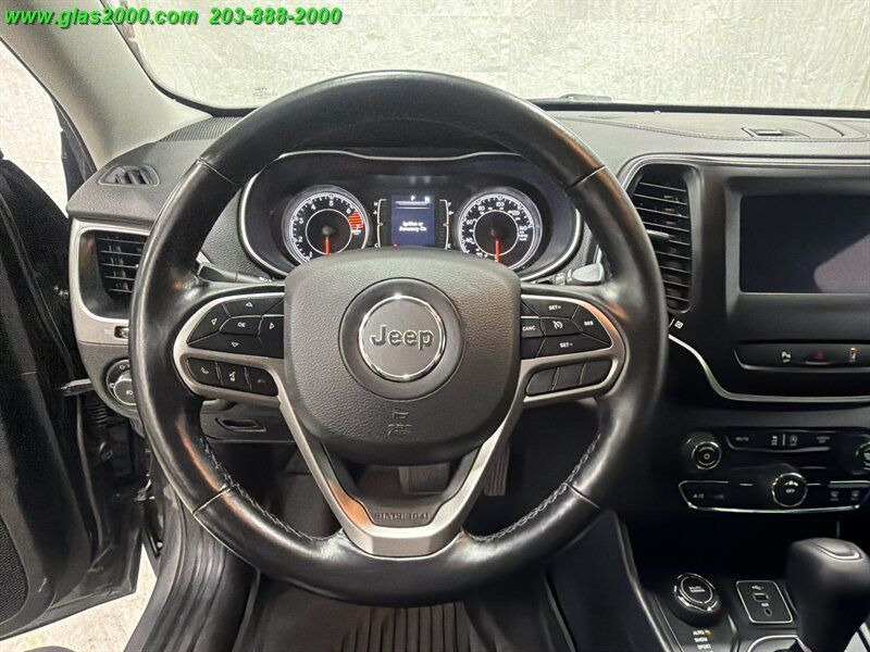 Used 2021 Jeep Cherokee Latitude Plus AWD/4WD image 4