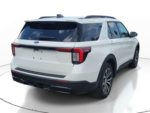 Certified 2025 Ford Explorer ST-Line RWD image 4