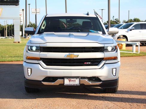 Used 2018 Chevrolet Silverado 1500 LT w/ Texas Edition AWD/4WD image 3
